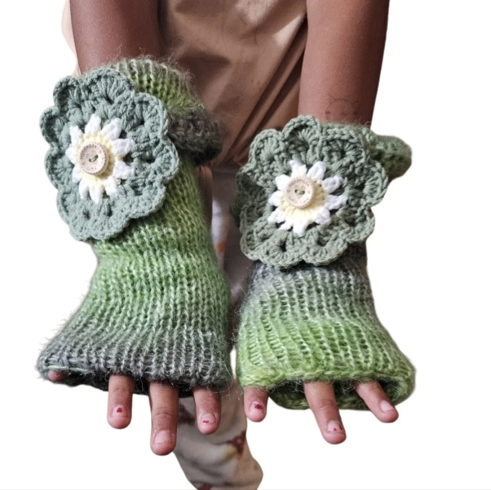 Hand Crafted Crochet Winter 3pc Set Green Ombré Beanie Scarf gloves wool floral